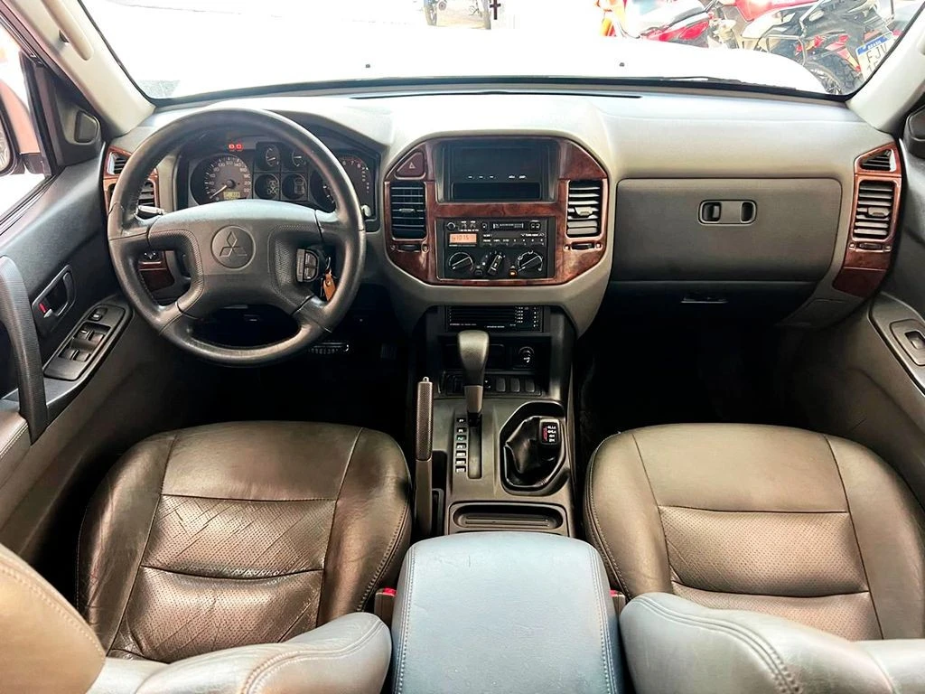 MITSUBISHI PAJERO