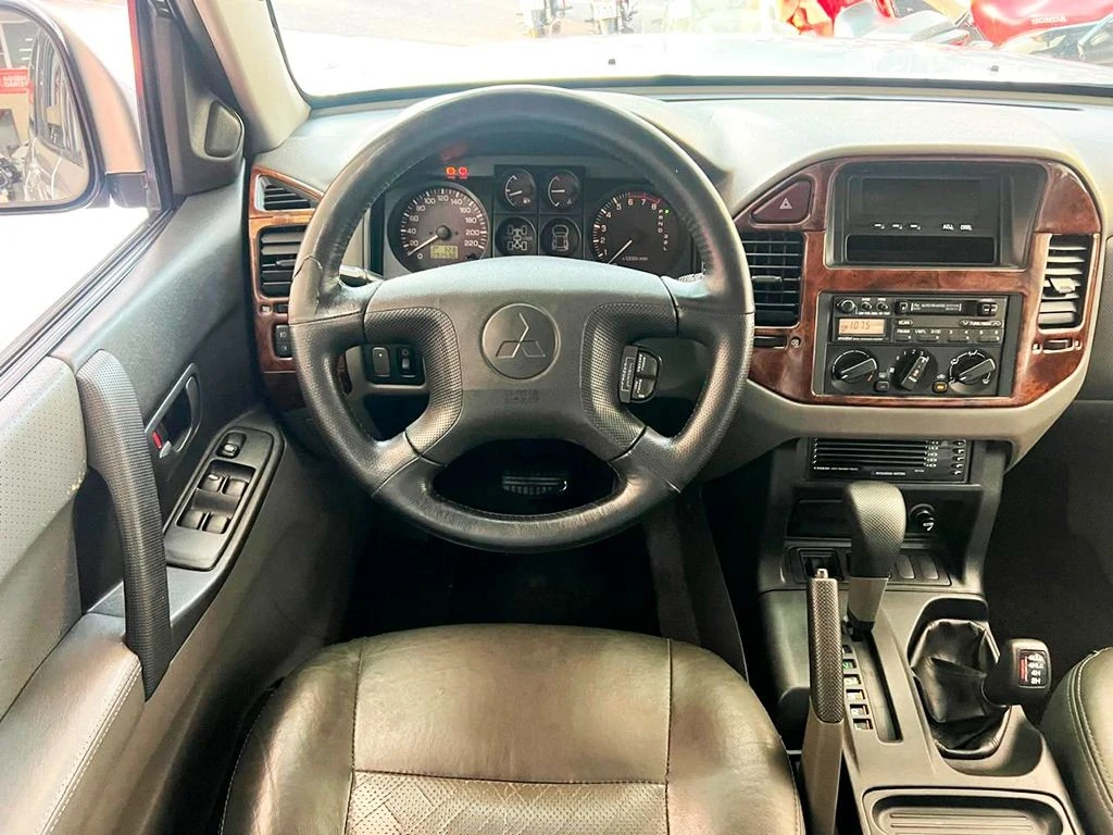 MITSUBISHI PAJERO