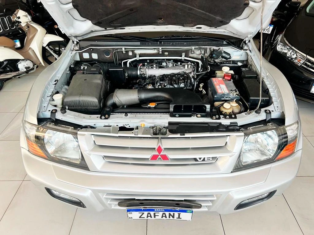 MITSUBISHI PAJERO
