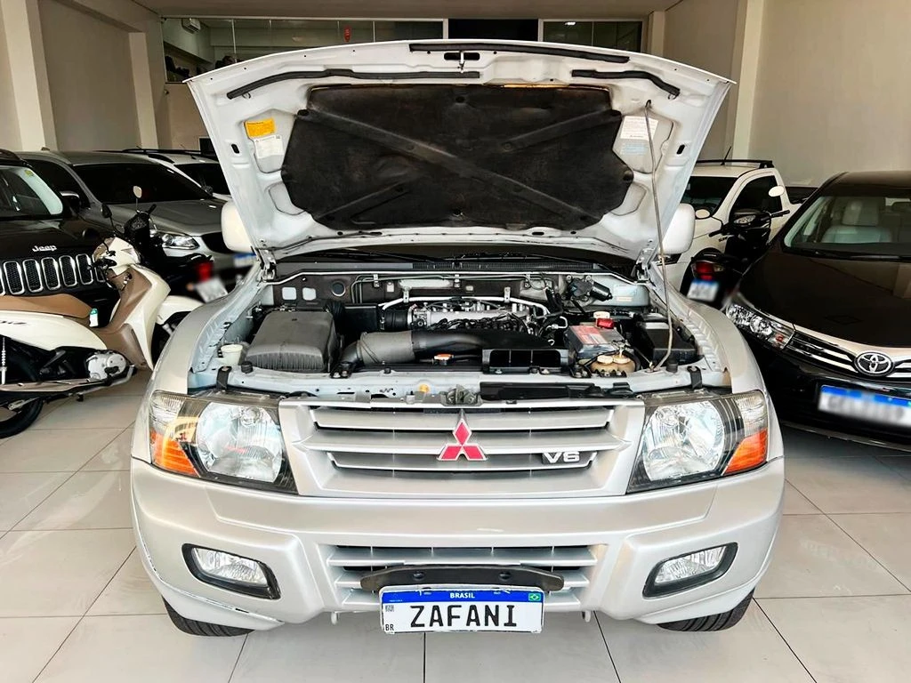 MITSUBISHI PAJERO