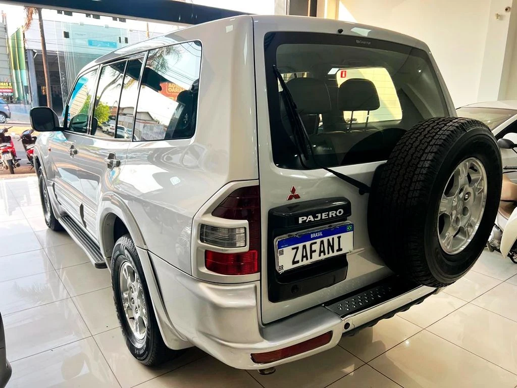 MITSUBISHI PAJERO