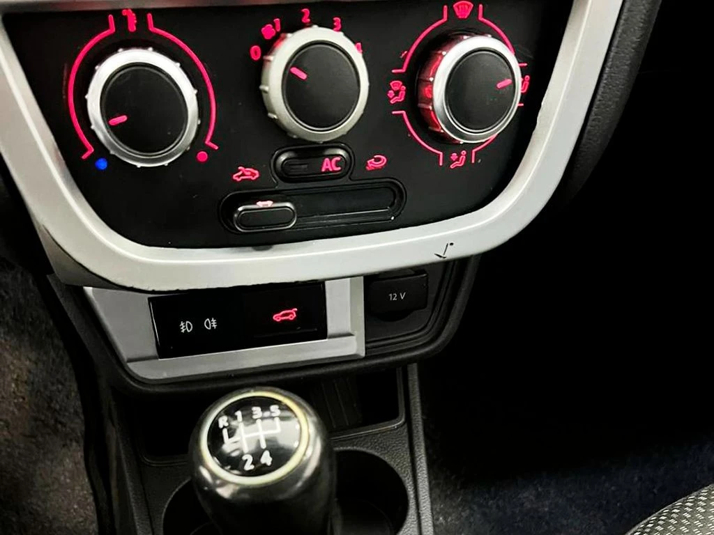 VOLKSWAGEN VOYAGE