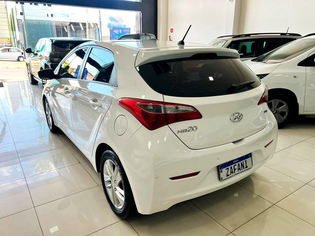 HYUNDAI HB20