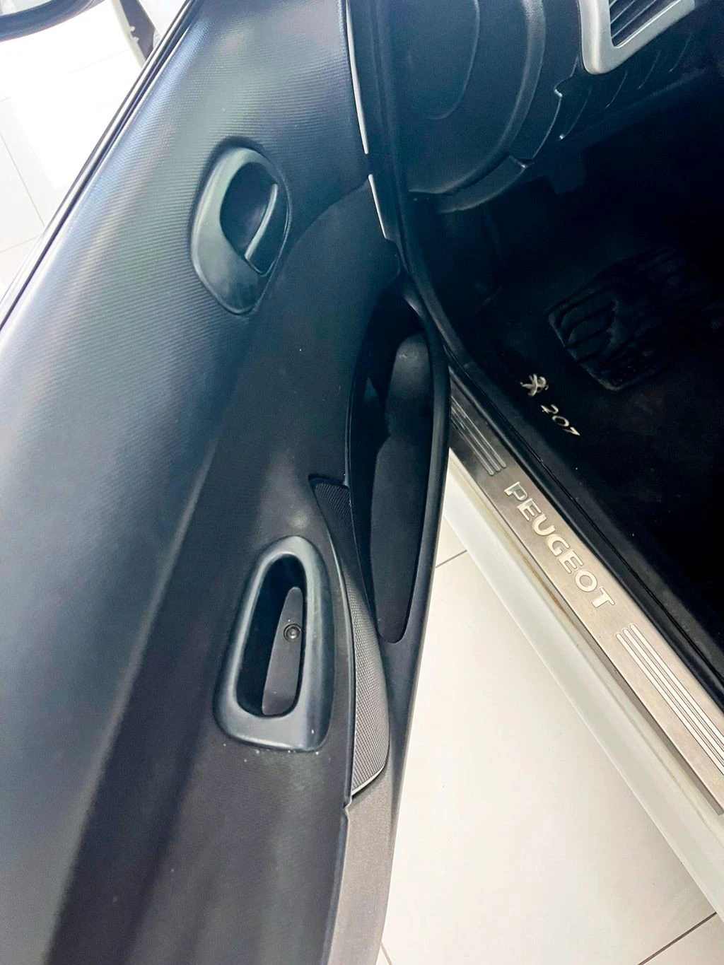 PEUGEOT 207