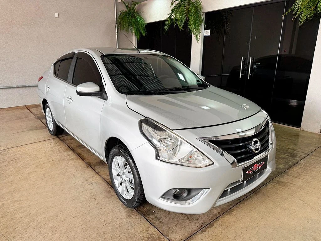 NISSAN VERSA