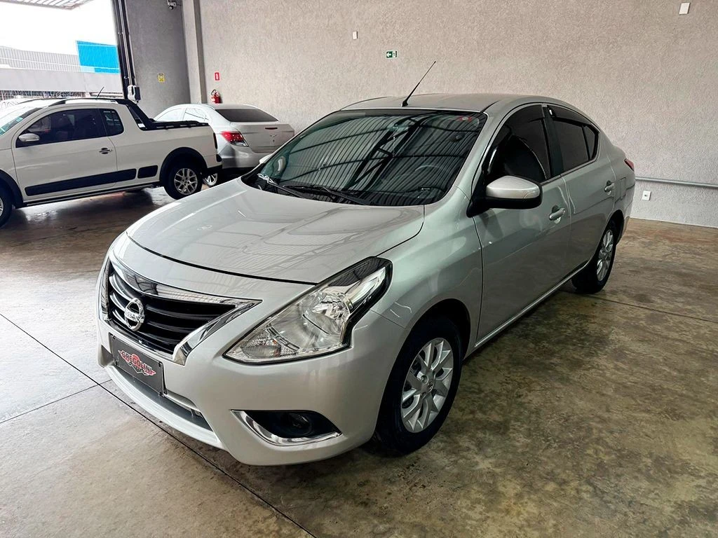 NISSAN VERSA