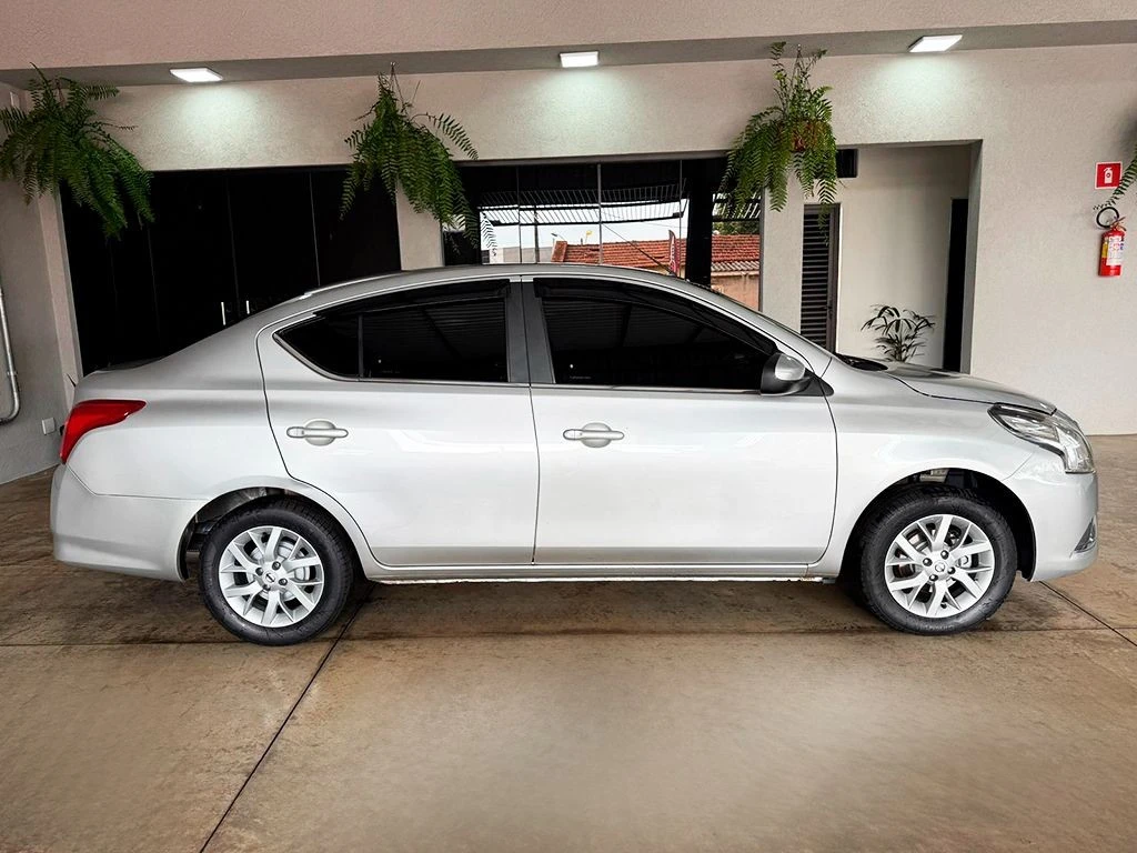 NISSAN VERSA