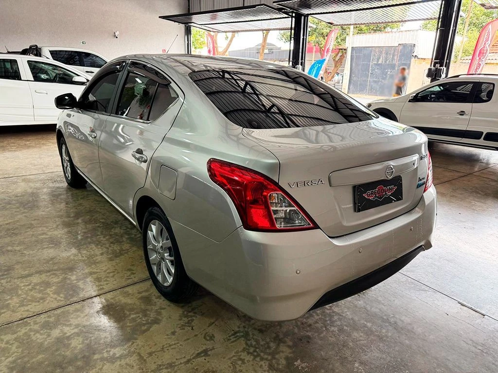 NISSAN VERSA