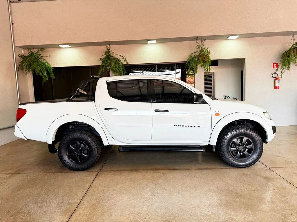 MITSUBISHI L200 TRITON