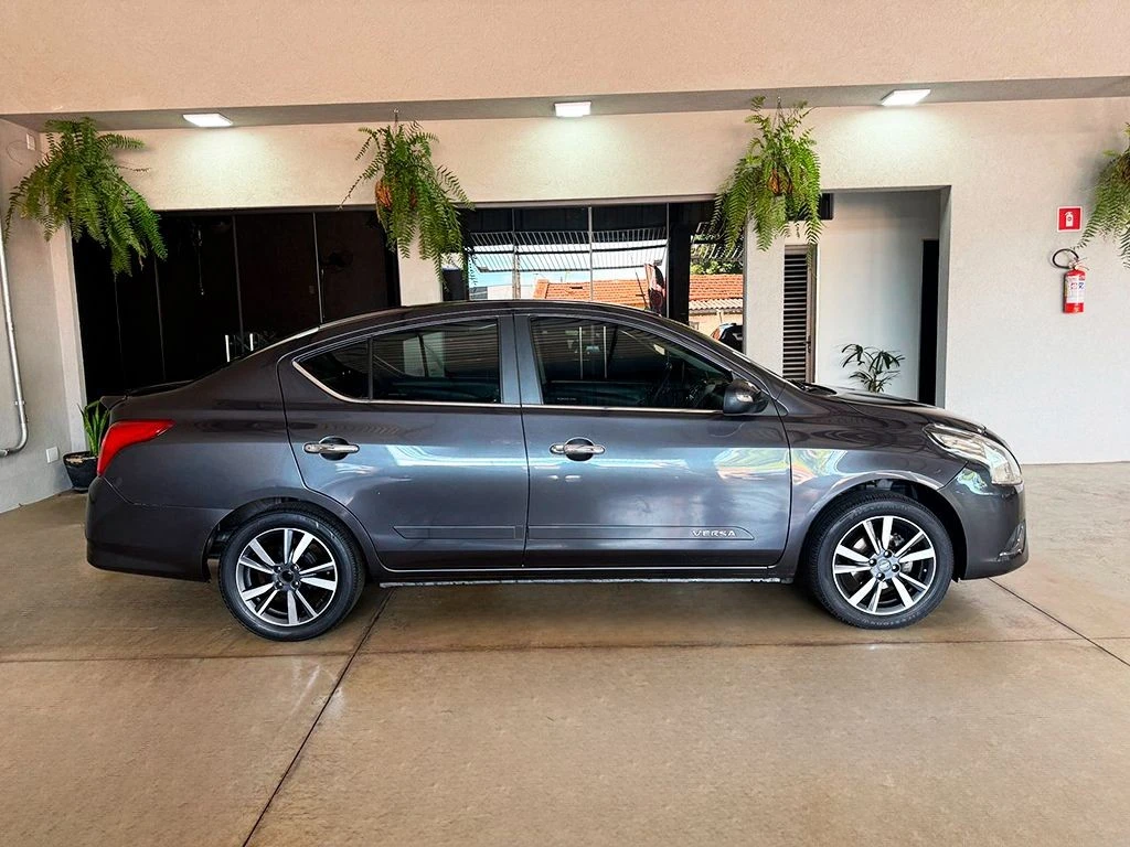 NISSAN VERSA