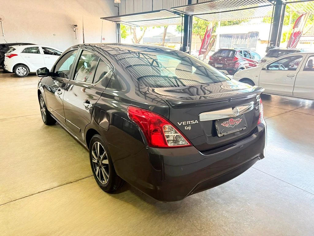 NISSAN VERSA