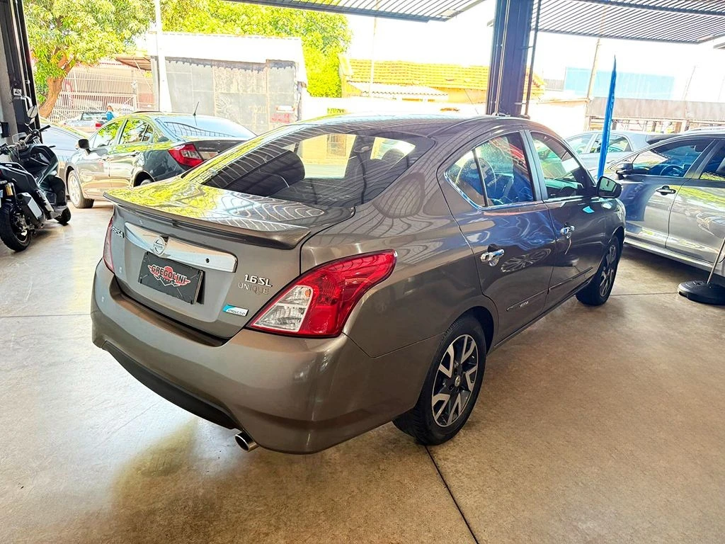 NISSAN VERSA