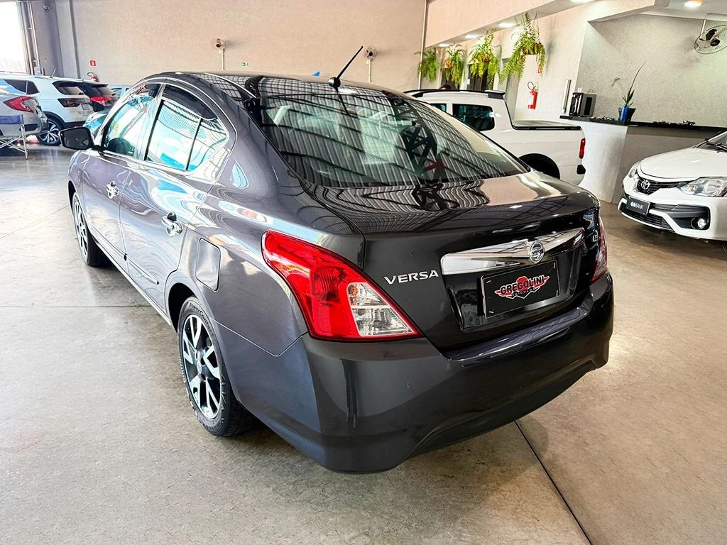 NISSAN VERSA