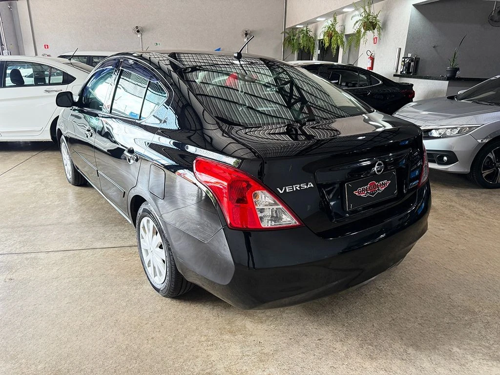 NISSAN VERSA