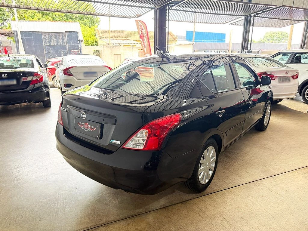 NISSAN VERSA
