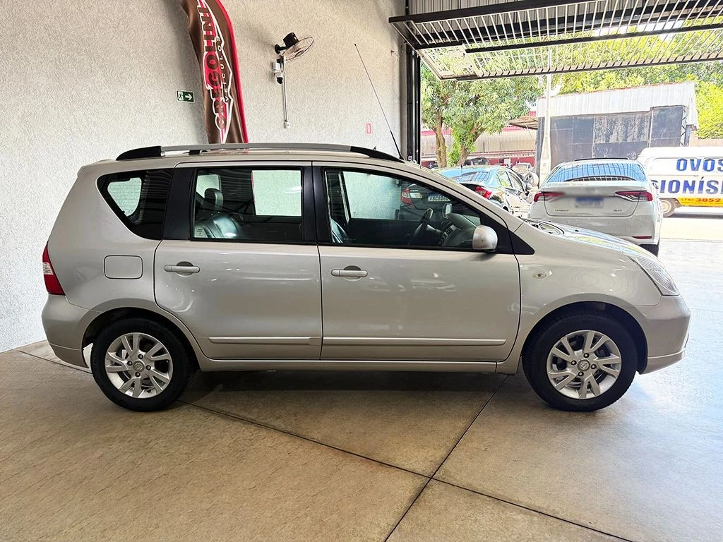 NISSAN LIVINA