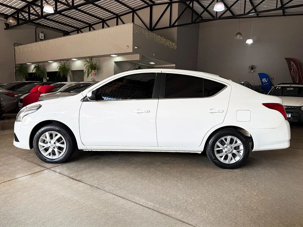 NISSAN VERSA