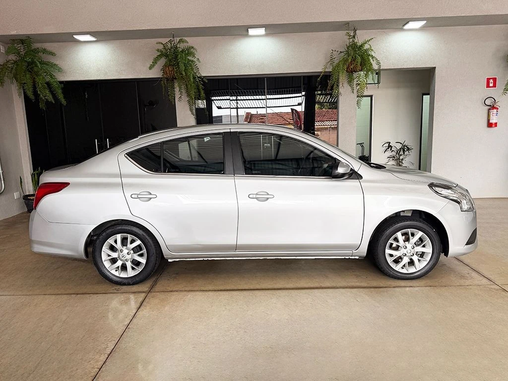 NISSAN VERSA