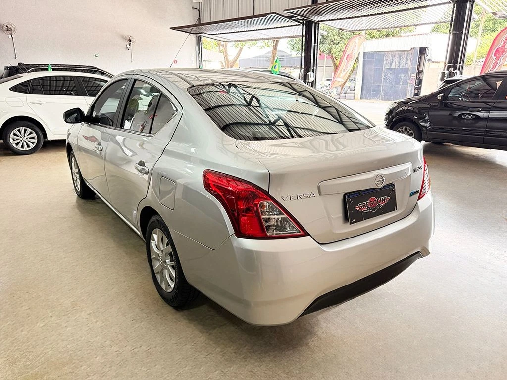 NISSAN VERSA