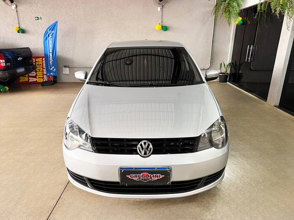 VOLKSWAGEN POLO SEDAN