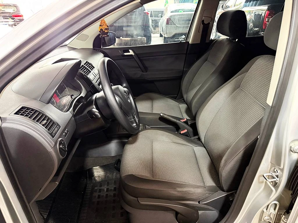 VOLKSWAGEN POLO SEDAN