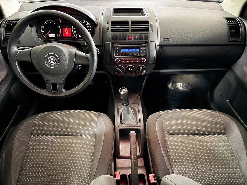 VOLKSWAGEN POLO SEDAN