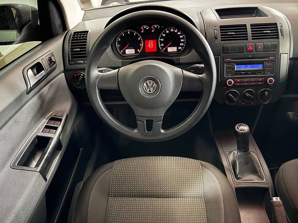VOLKSWAGEN POLO SEDAN