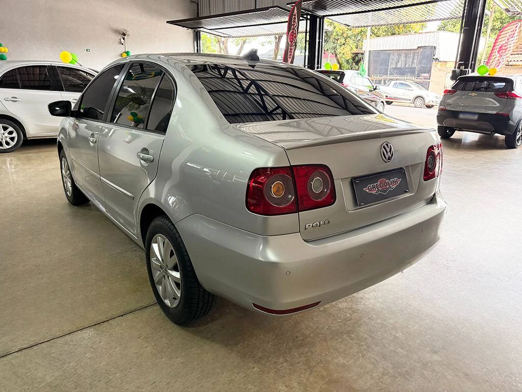 VOLKSWAGEN POLO SEDAN