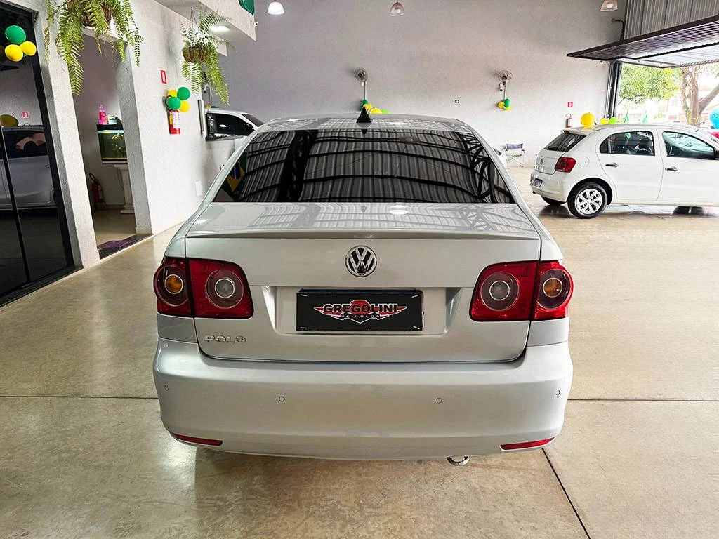 VOLKSWAGEN POLO SEDAN