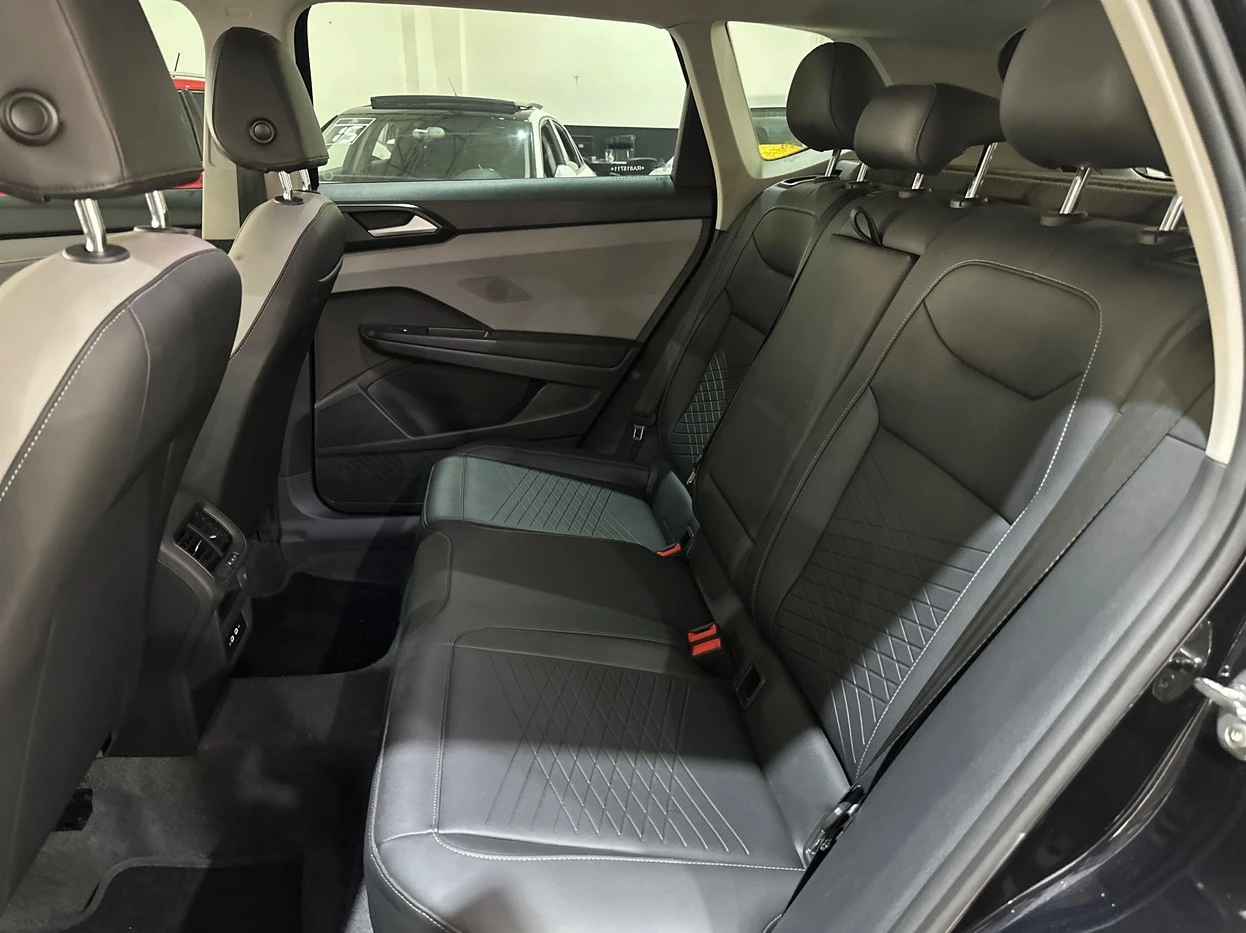 VOLKSWAGEN TAOS