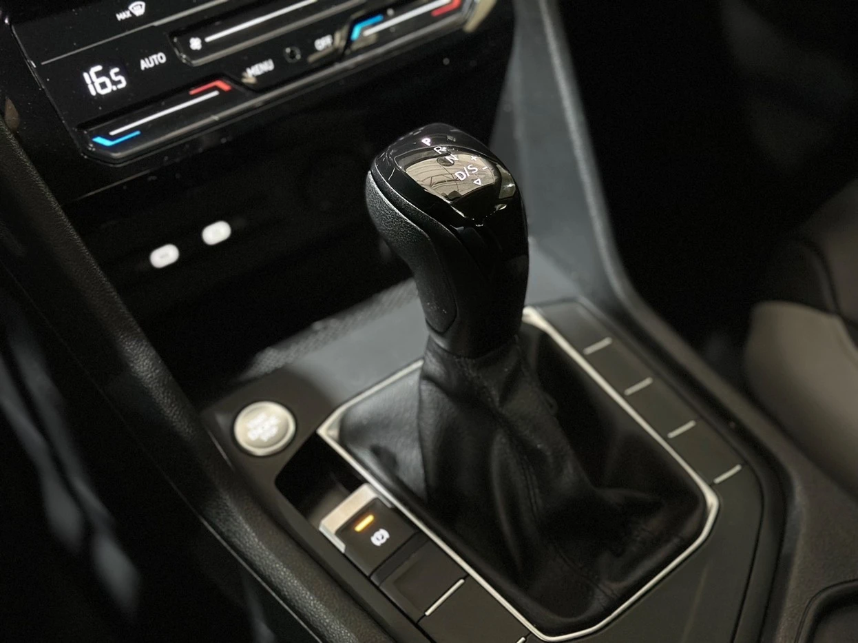 VOLKSWAGEN TAOS