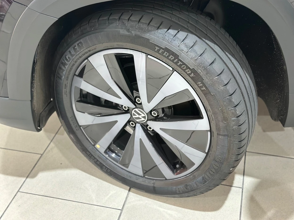 VOLKSWAGEN TAOS