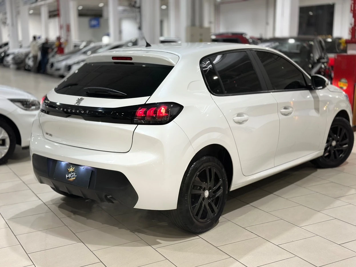 PEUGEOT 208