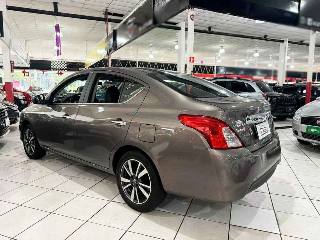 NISSAN VERSA