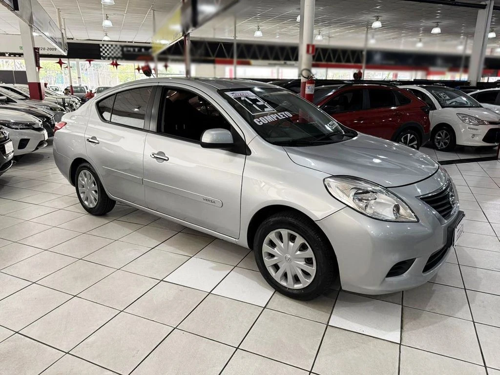 NISSAN VERSA