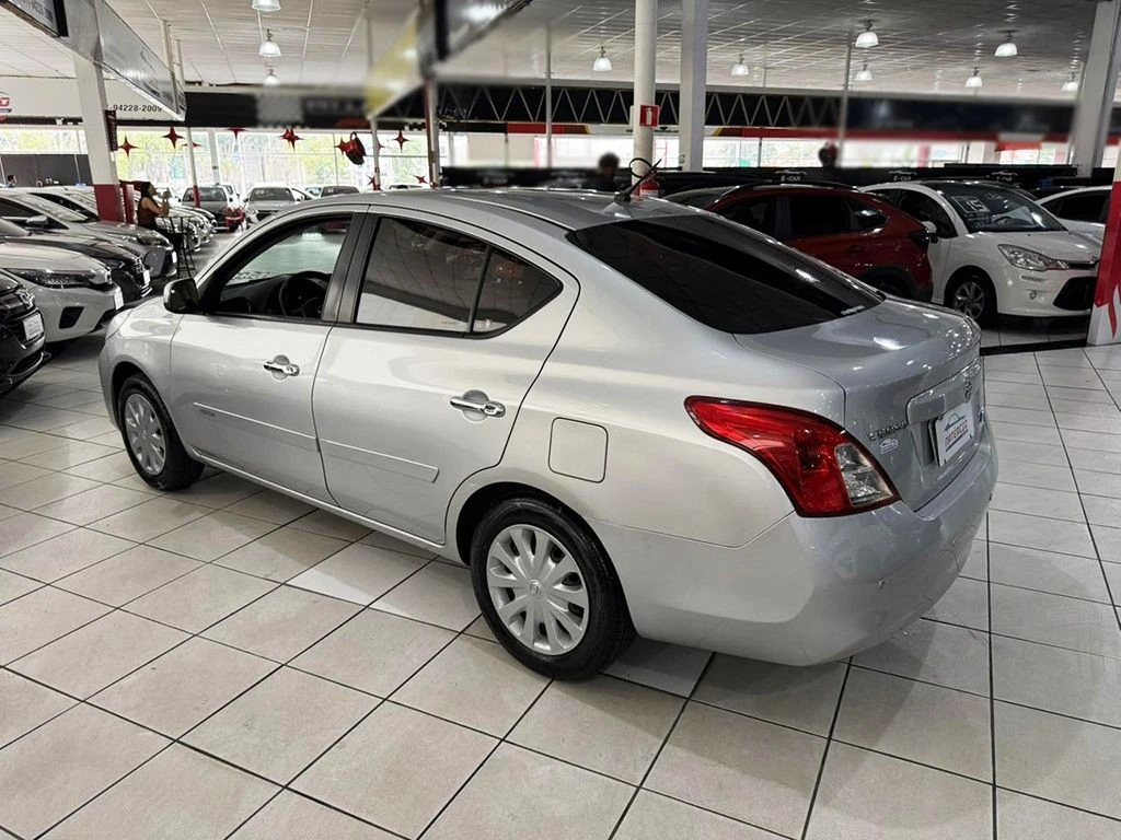NISSAN VERSA