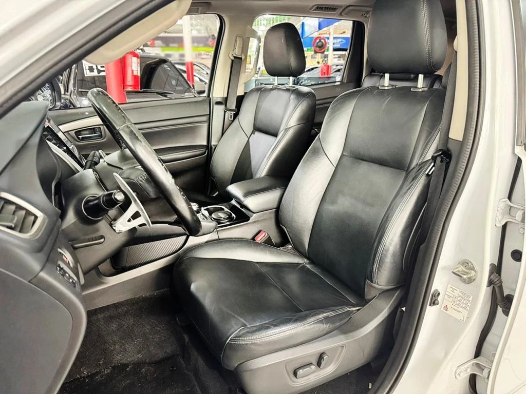 MITSUBISHI PAJERO SPORT