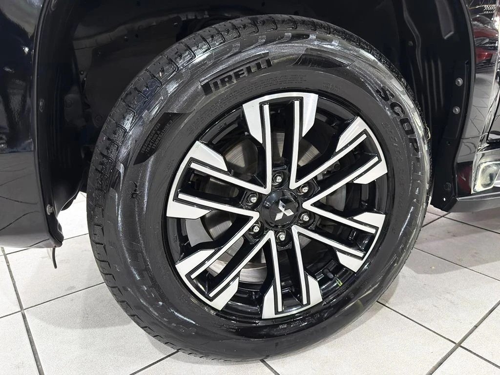 MITSUBISHI PAJERO SPORT
