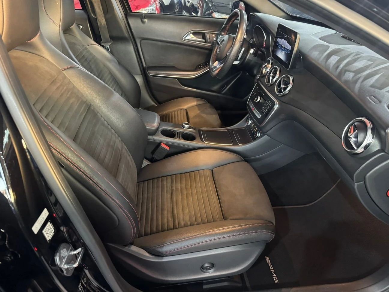 MERCEDES-BENZ GLA 250