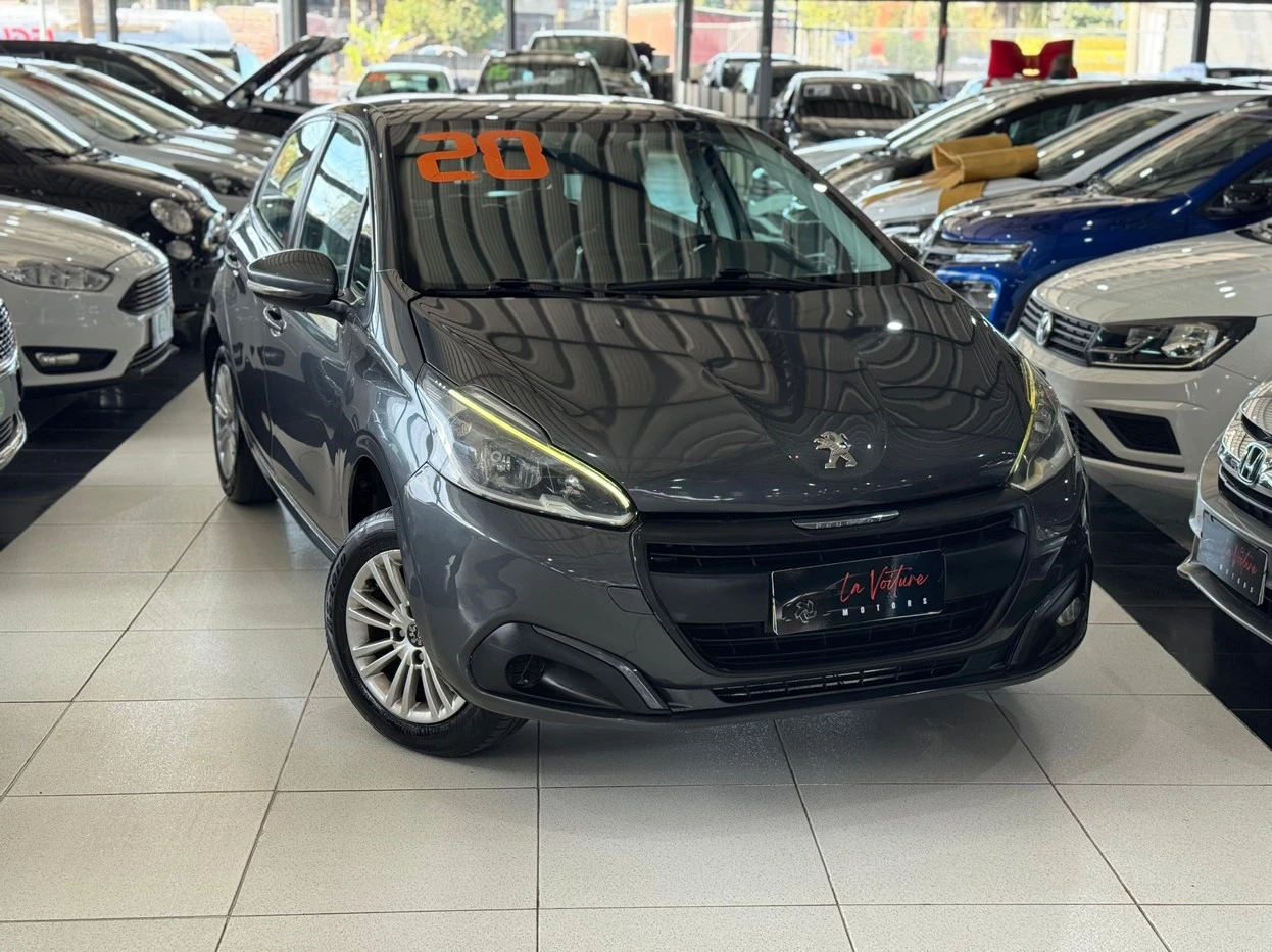 PEUGEOT 208