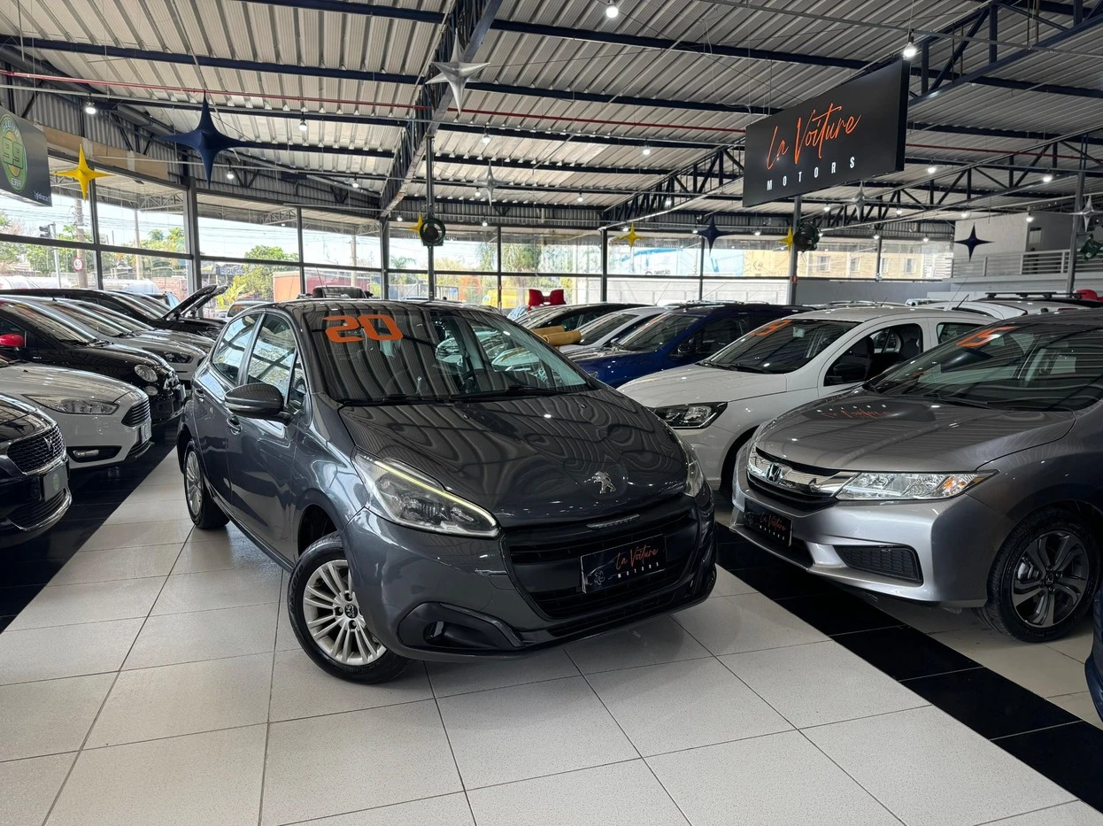 PEUGEOT 208