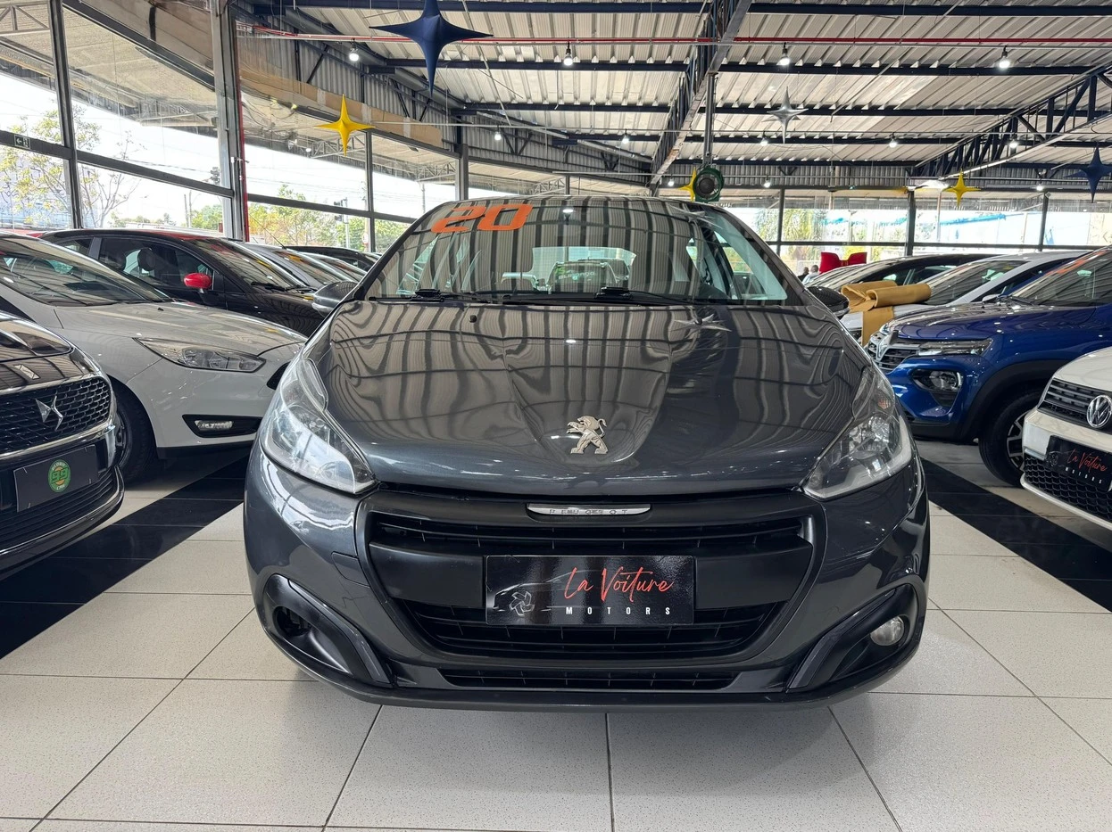PEUGEOT 208