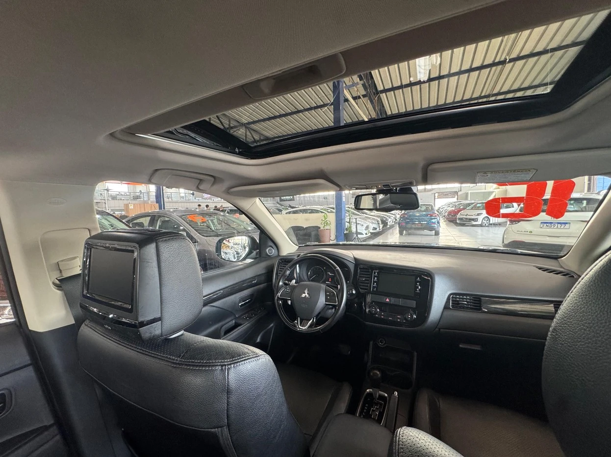 MITSUBISHI OUTLANDER