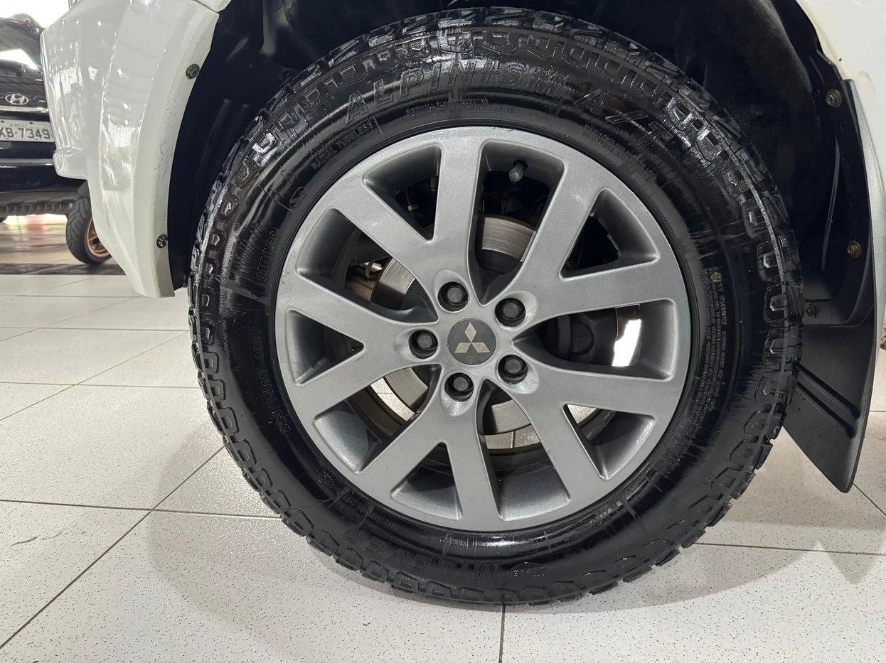 MITSUBISHI PAJERO TR4