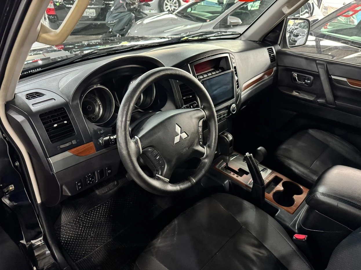 MITSUBISHI PAJERO FULL