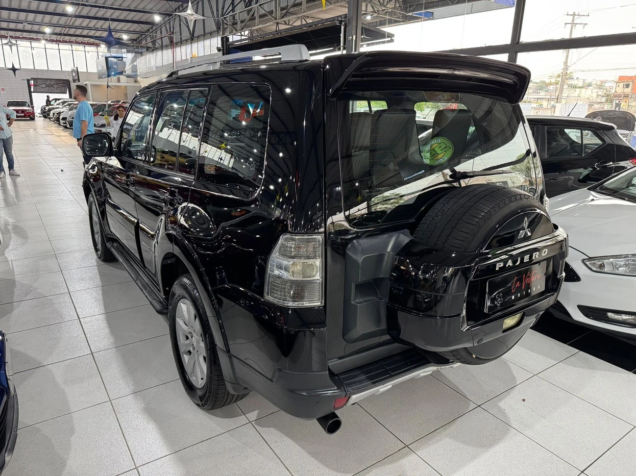 MITSUBISHI PAJERO FULL