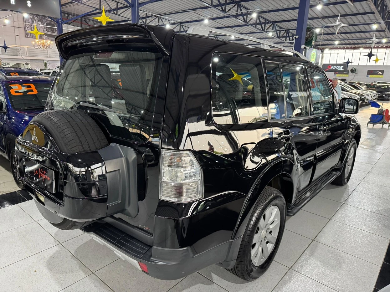 MITSUBISHI PAJERO FULL