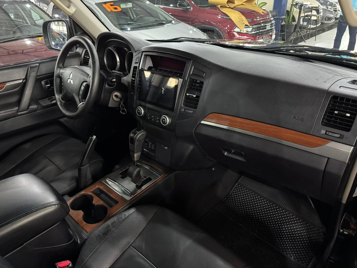 MITSUBISHI PAJERO FULL