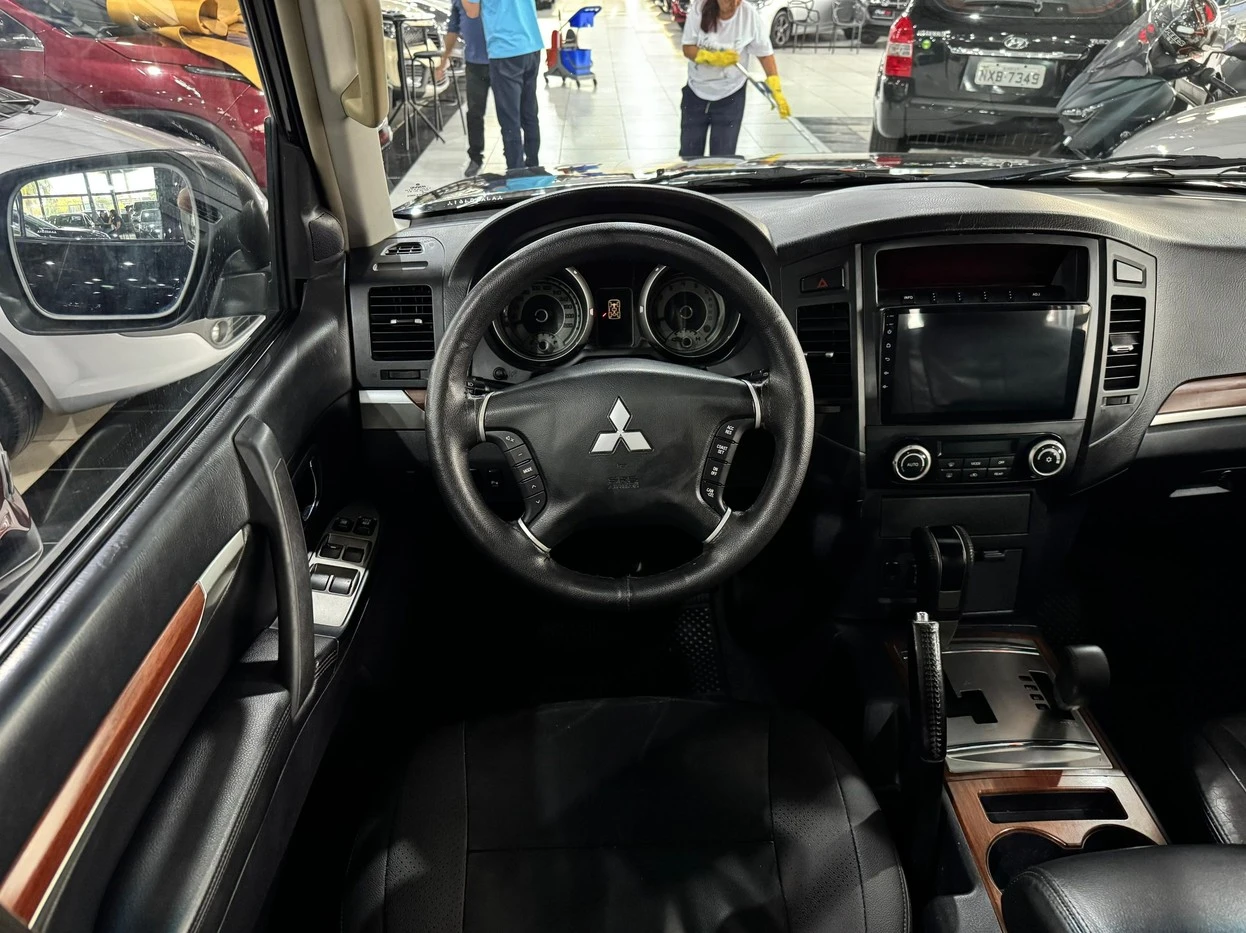 MITSUBISHI PAJERO FULL