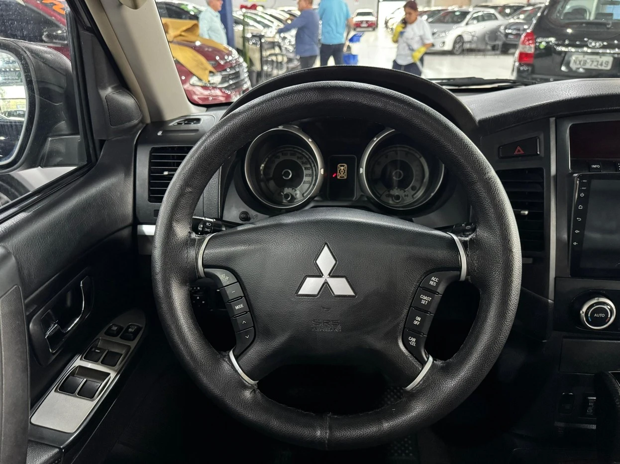 MITSUBISHI PAJERO FULL